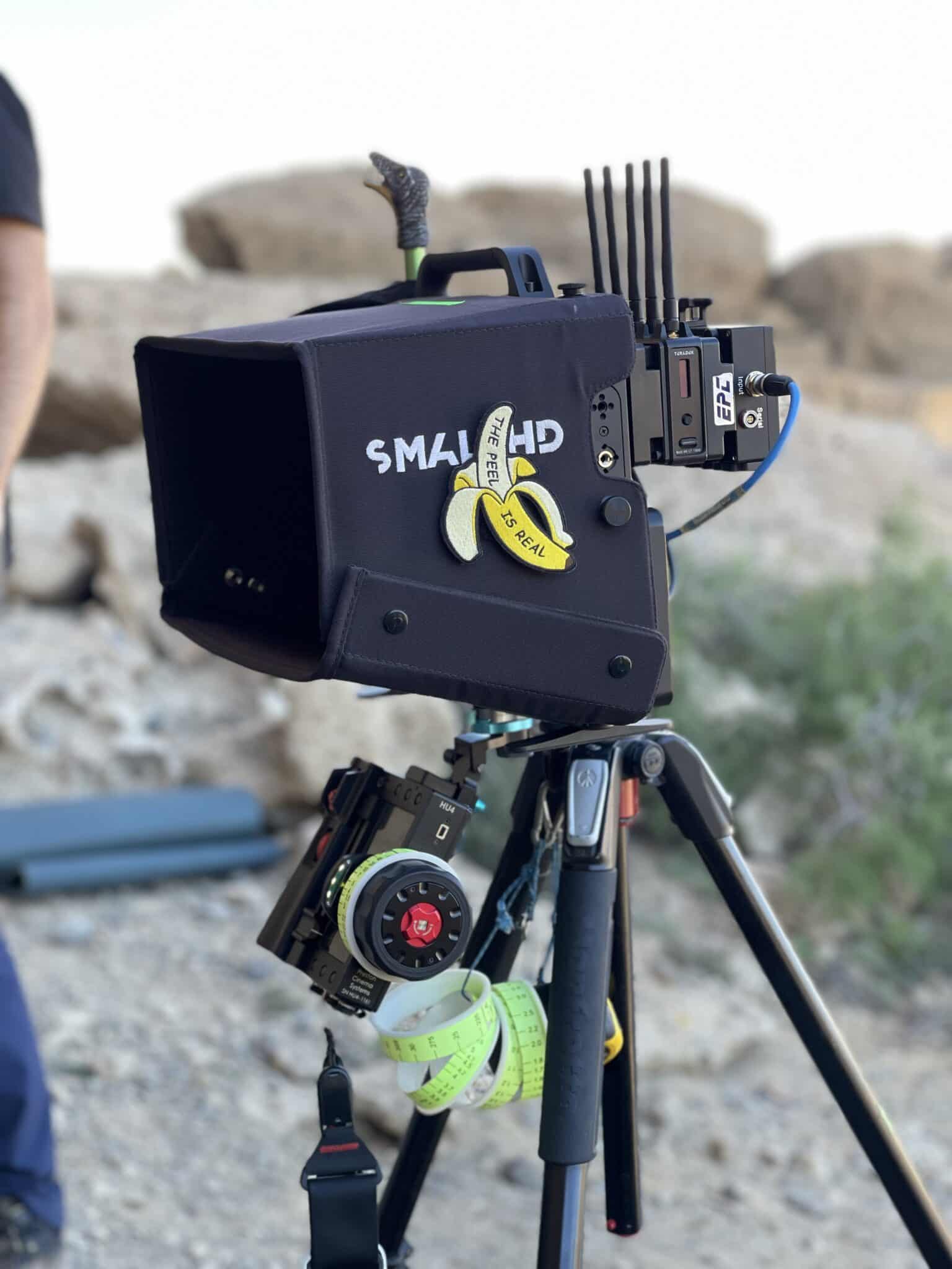 CLEANS CAMERA SUPPORT